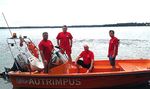 Ratownicy z Fundacji Autrimpus podczas patrolowania Jeziora witajno
